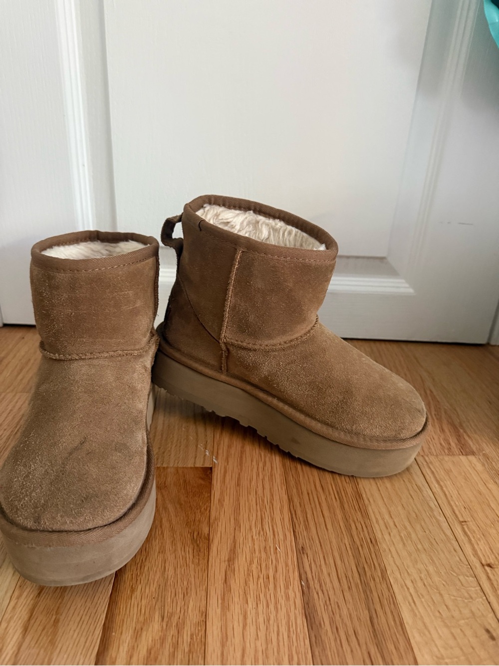 UGG Chestnut Suede Plush-Lined Kids Short Platform Boots